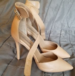 Pointed strappy kitten heel